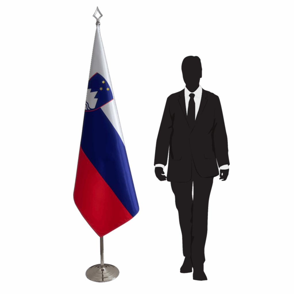 Bandera de Eslovenia en asta