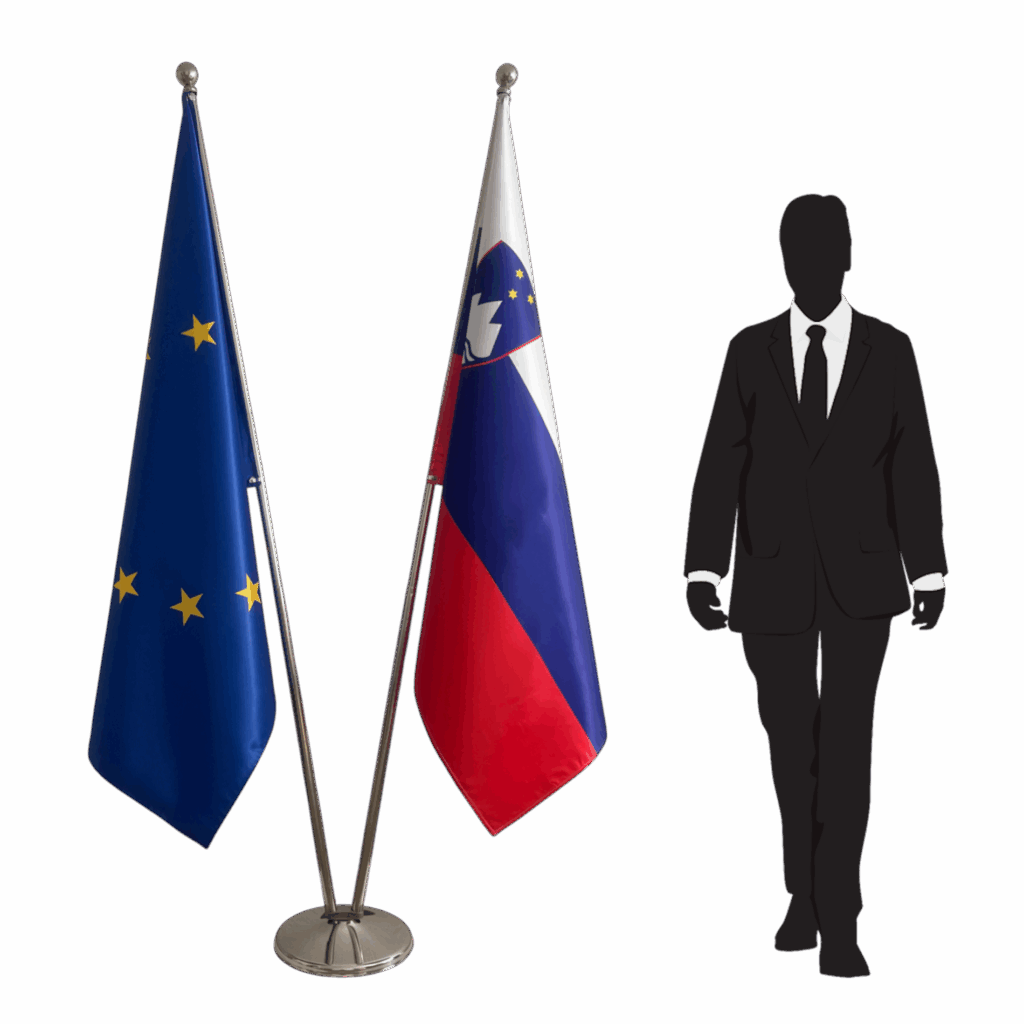 Bandera de Eslovenia en asta