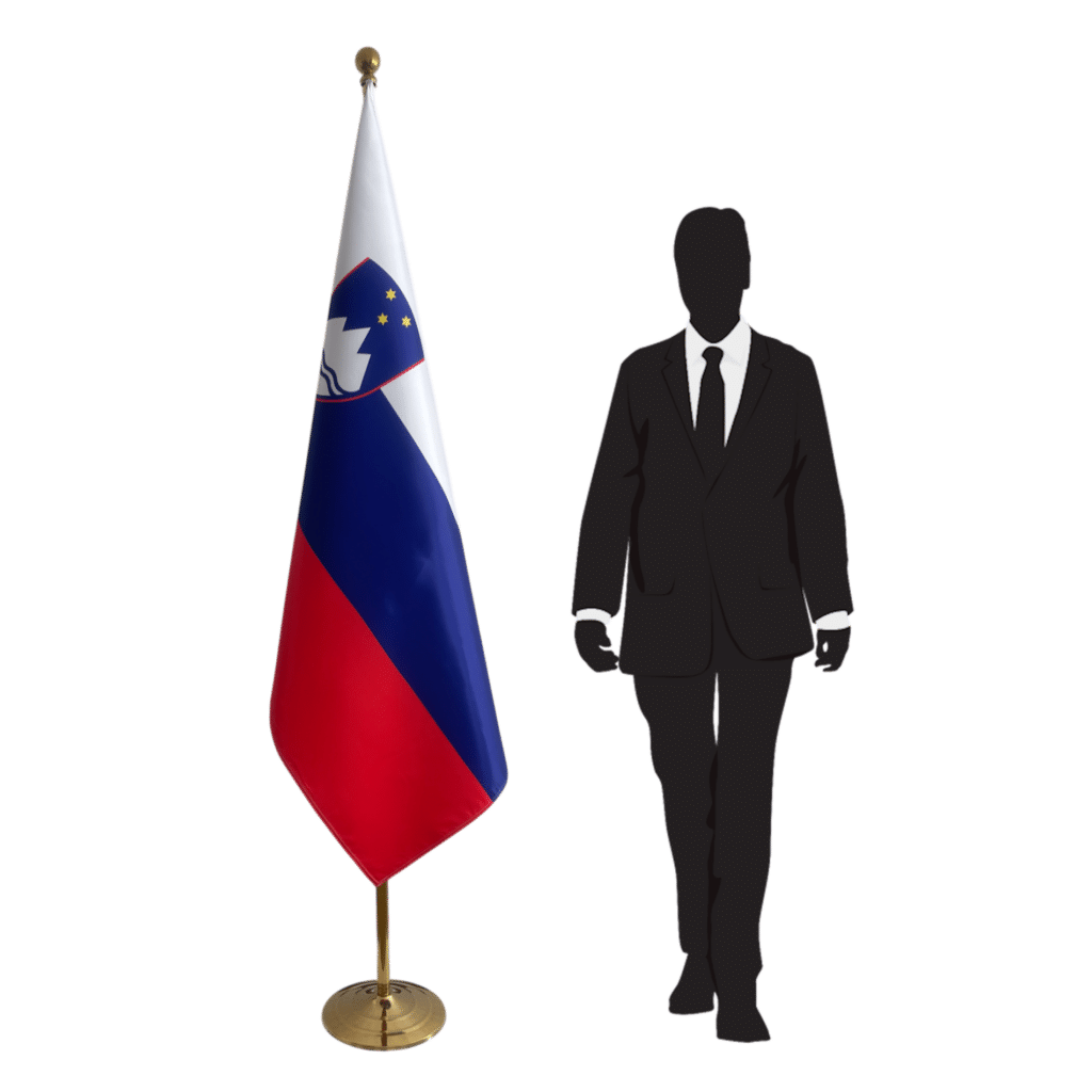 Bandera de Eslovenia en asta