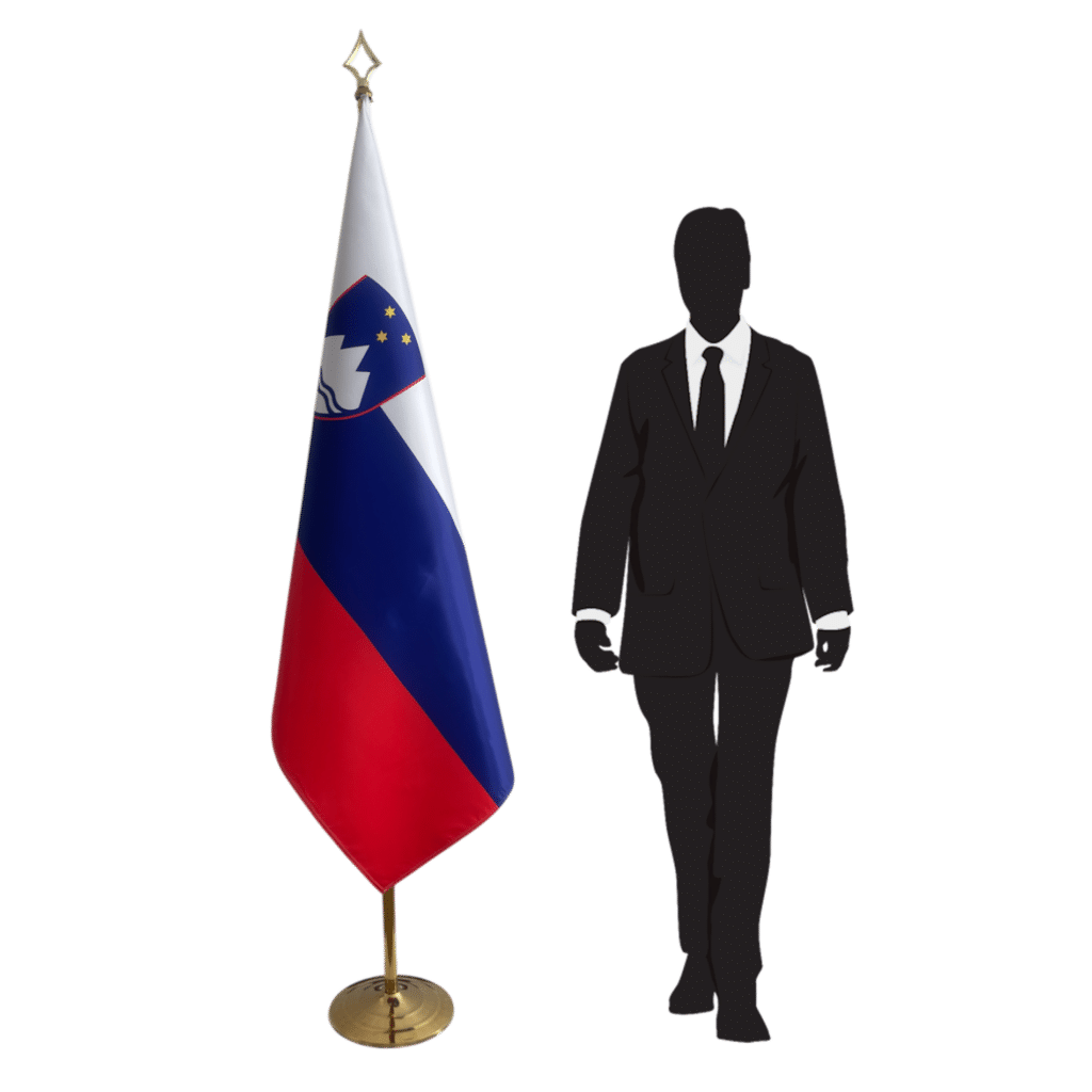 Bandera de Eslovenia en asta