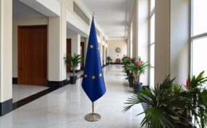 drapeau UE sur hampe