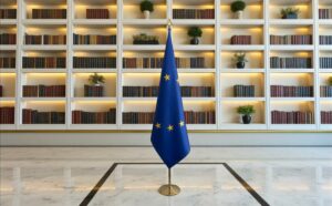 drapeau UE sur hampe