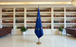 drapeau UE sur hampe