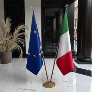 drapeau Italie et UE sur pied