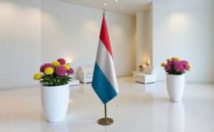 drapeau Luxembourg avec mat