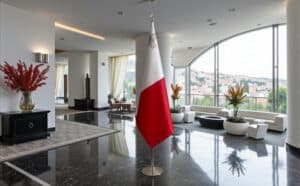 drapeau Malte sur socle