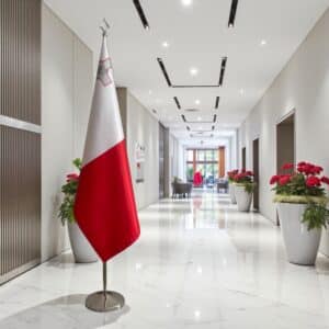 drapeau Malte avec socle