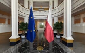 drapeau Pologne sur hampe