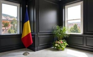 drapeau Roumanie avec pied