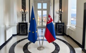 drapeau Slovaquie avec socle