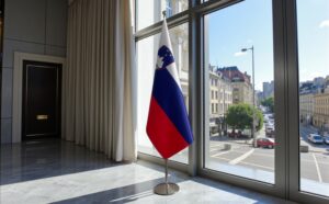 drapeau Slovenie avec pied