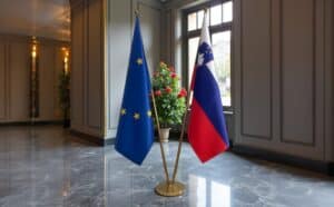 drapeau Slovenie avec hampe