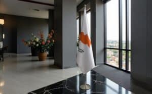 drapeau Chypre sur pied