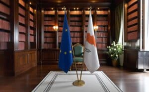 drapeau Chypre et UE pour mâts