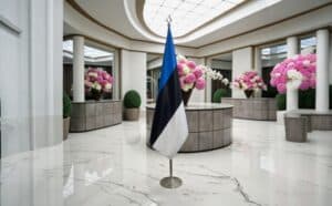 drapeau estonie avec pied